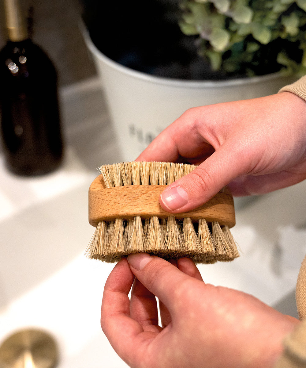 Natural by Hillbrush Nail Brush With Dual Fill - Soft